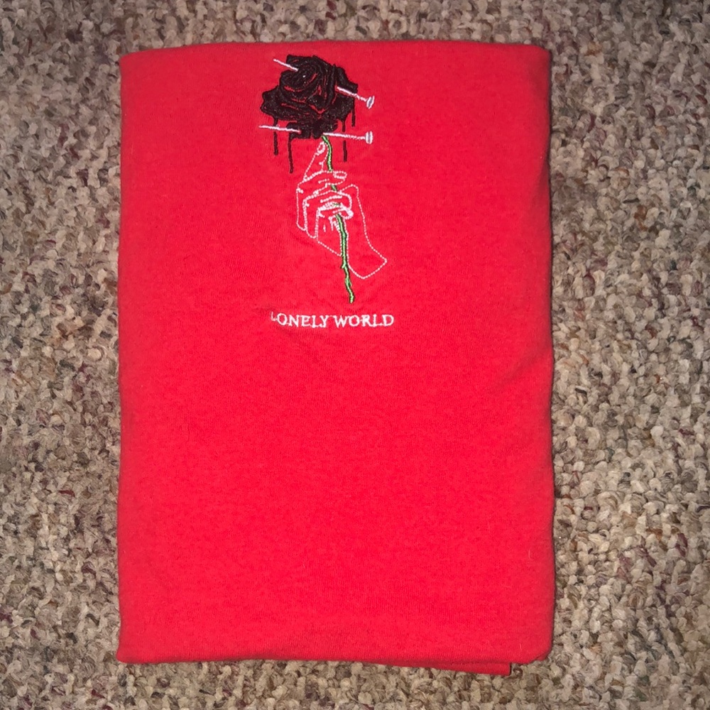 Rose embroidered “lonely world” T-Shirt